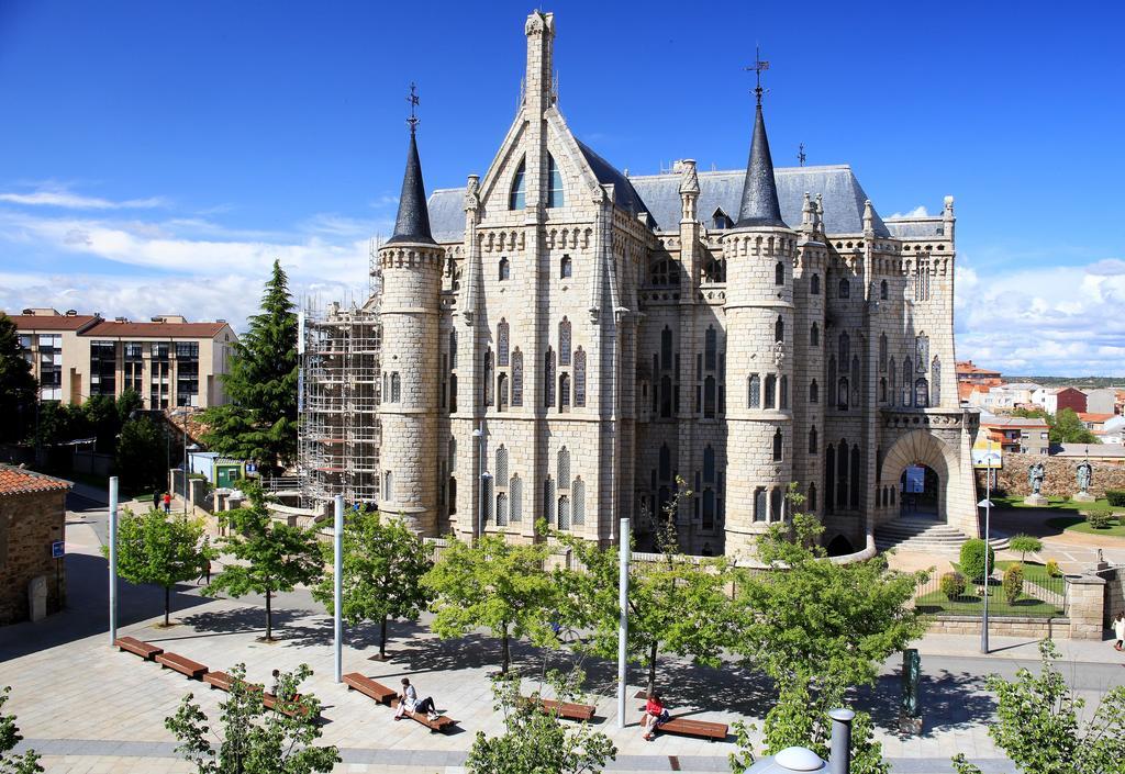 Hotel Gaudi อัสตอร์กา ภายนอก รูปภาพ